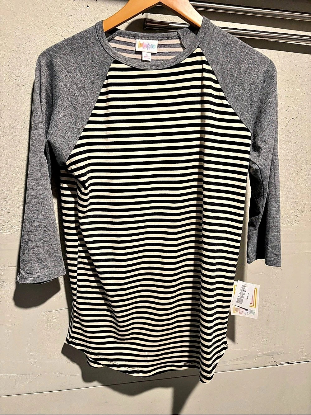 LuLaRoe Randy Tee Striped Raglan Top Black & Gray Small NWT